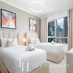 Lux The Burj Khalifa Fountain View Suite 2